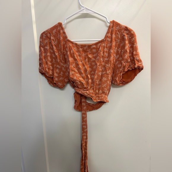 🍁American Eagle Tie Crop Top - Picture 8 of 8